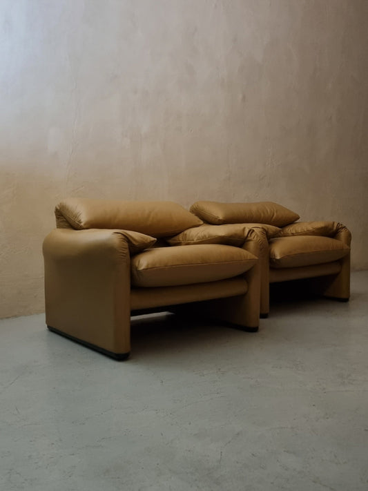 Maralunga Armchairs Designed by Vico Magistretti for Cassina, 1973 Chairs
