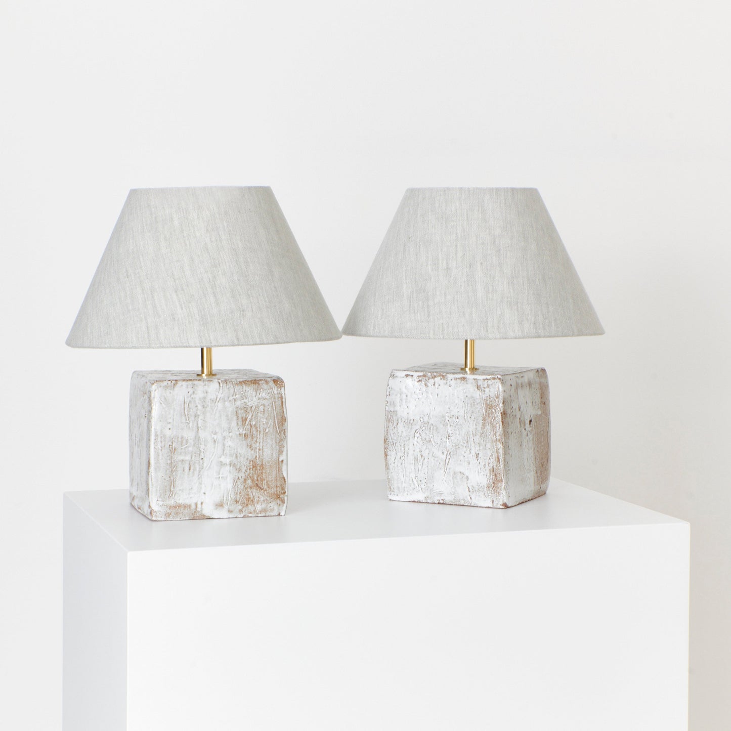 Arouca Table Light No.4 in White on Textured Brown Clay Table Lamps