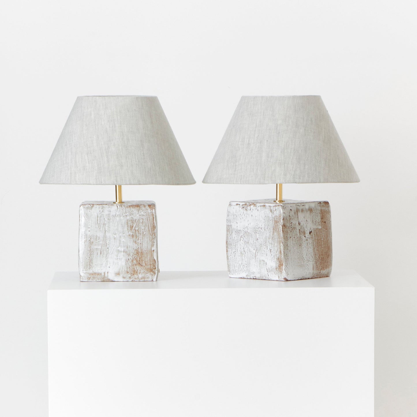 Arouca Table Light No.4 in White on Textured Brown Clay Table Lamps
