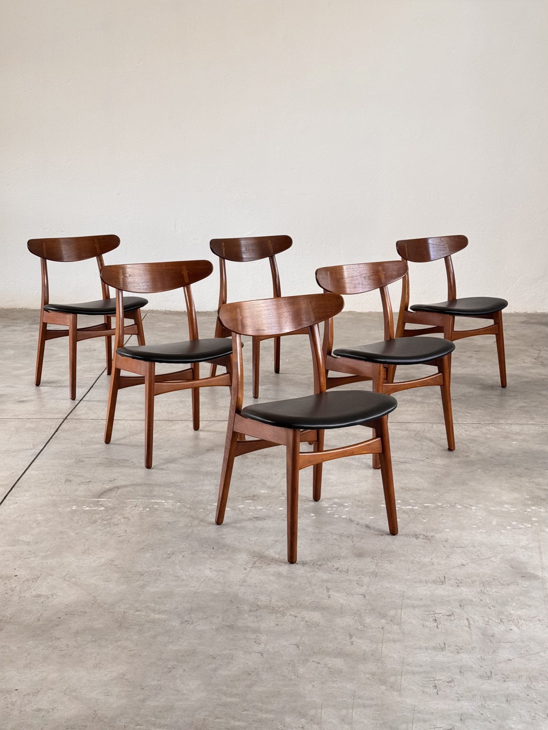 CH30 Chairs by Hans Wegner in Black Leather, Carl Hansen Son
