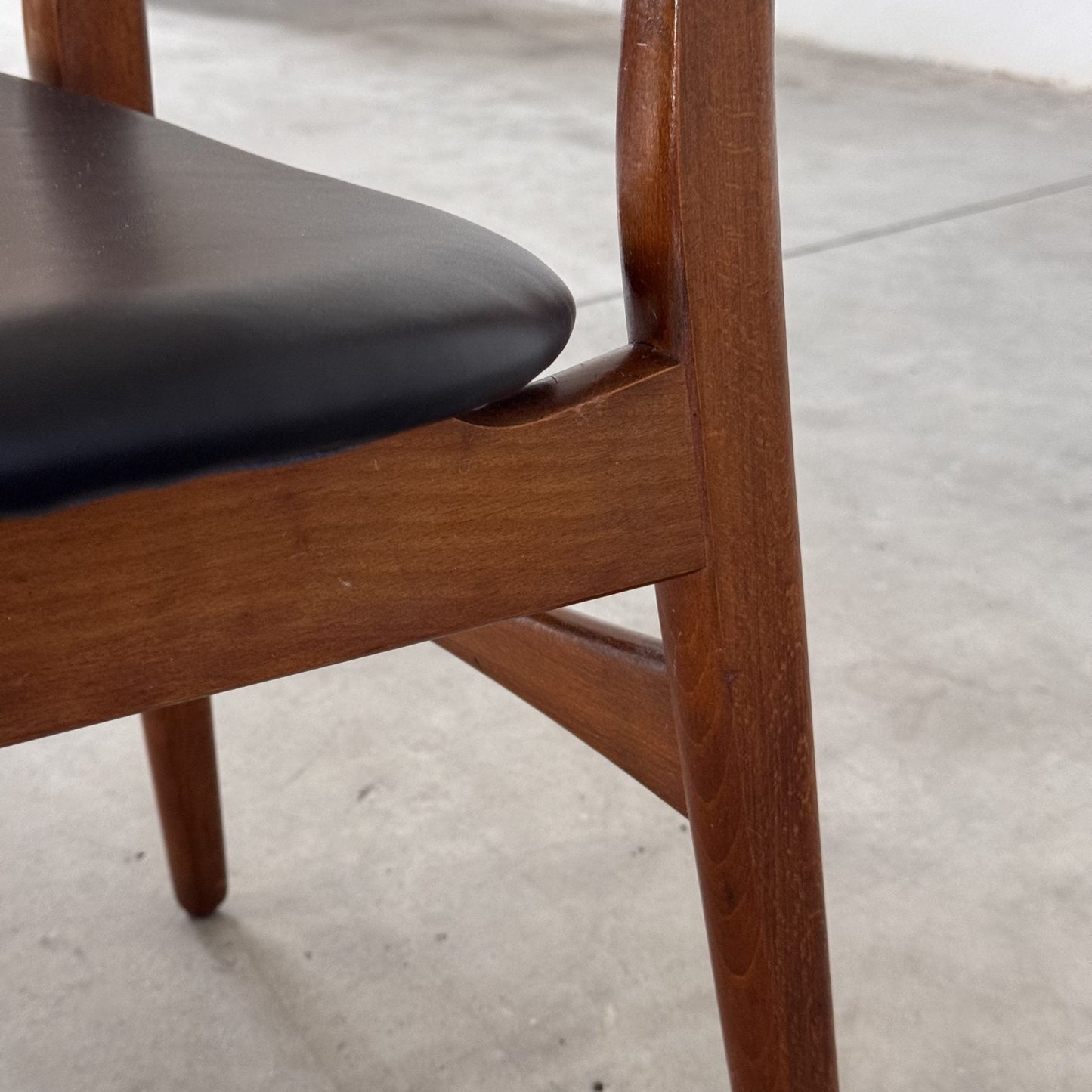 CH30 Chairs by Hans J. Wegner in Black Leather, Carl Hansen & Son, 1952 Dining Chairs