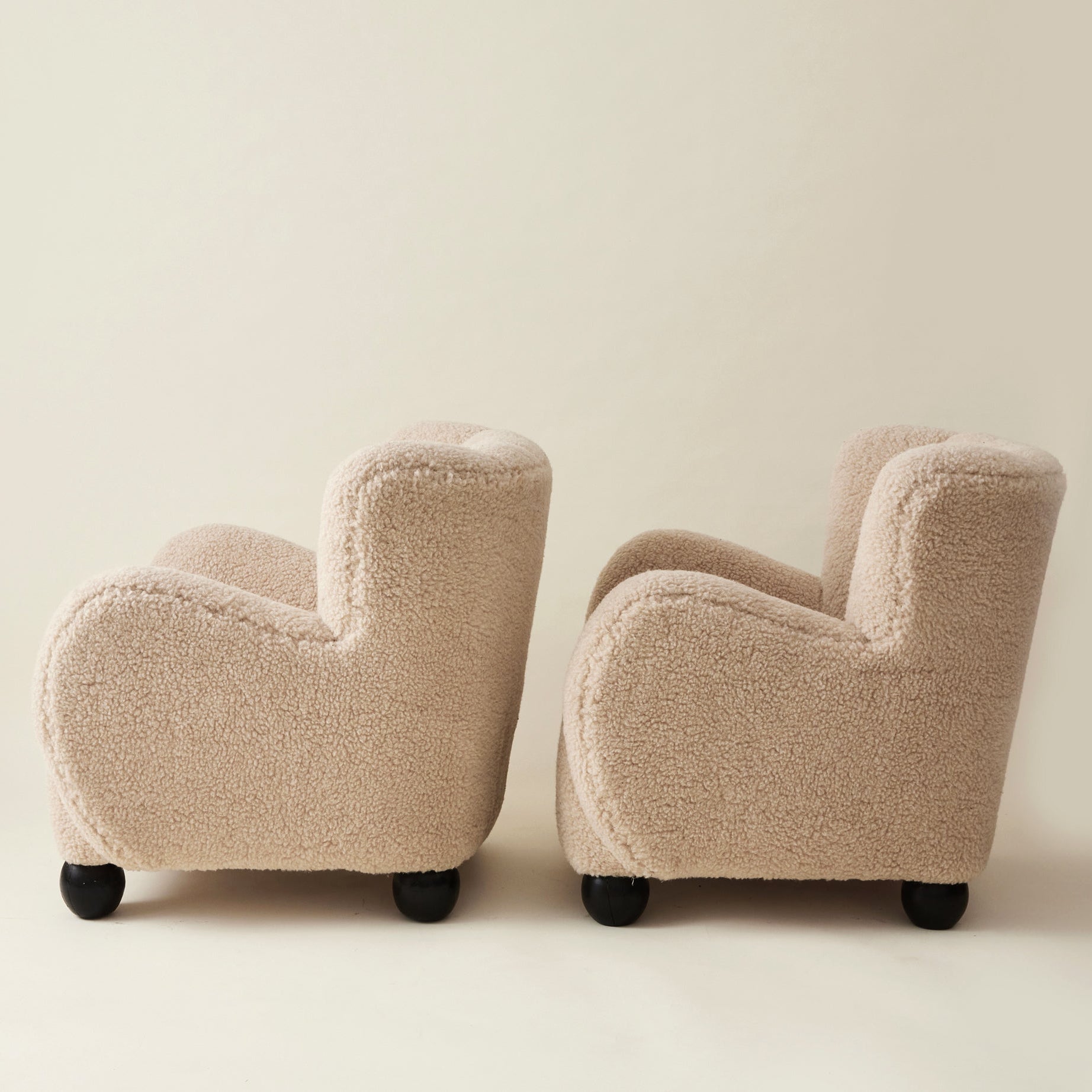 Danish Cabinetmaker Lounge Chairs in Ivory Shearling, 1940s, a Pair Chairs