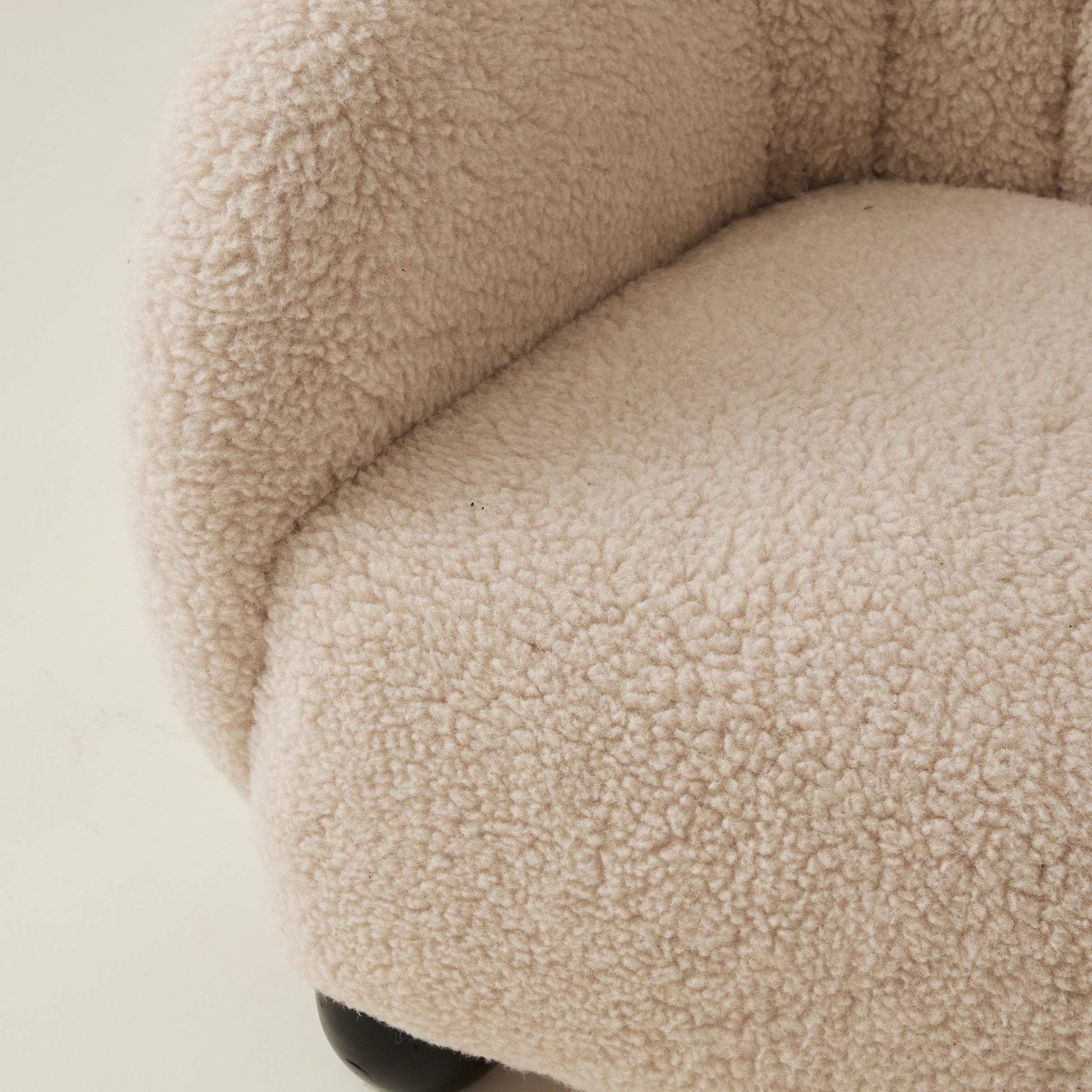 Danish Cabinetmaker Lounge Chairs in Ivory Shearling, 1940s, a Pair Chairs