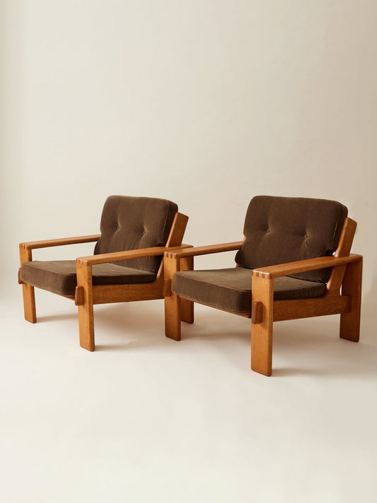 Esko Pajamies Oak Bonanza Lounge Chairs with Mohair Cushions, 1960s, a Pair Chairs