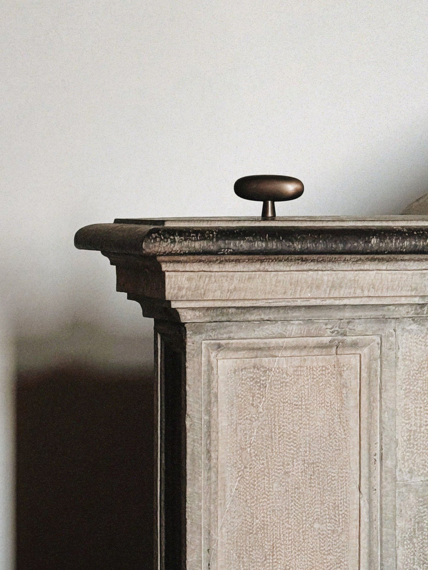 Grande Blunt Cabinet Knob Decorative Objects