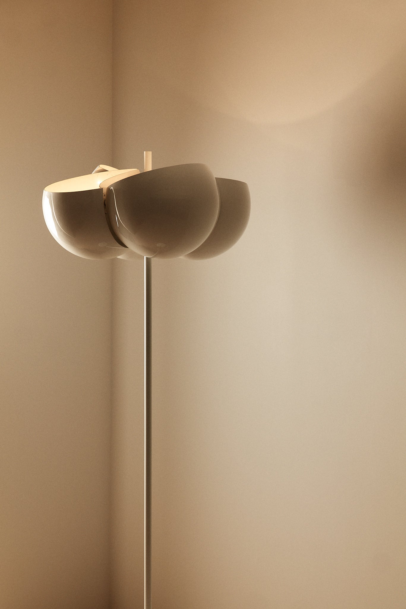 Lampadaire "Giunone" Floor Lamp by Vico Magistretti, Italy Circa 1970 Floor Lamps
