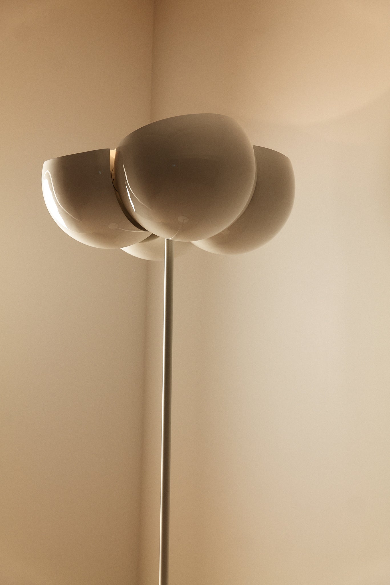 Lampadaire "Giunone" Floor Lamp by Vico Magistretti, Italy Circa 1970 Floor Lamps