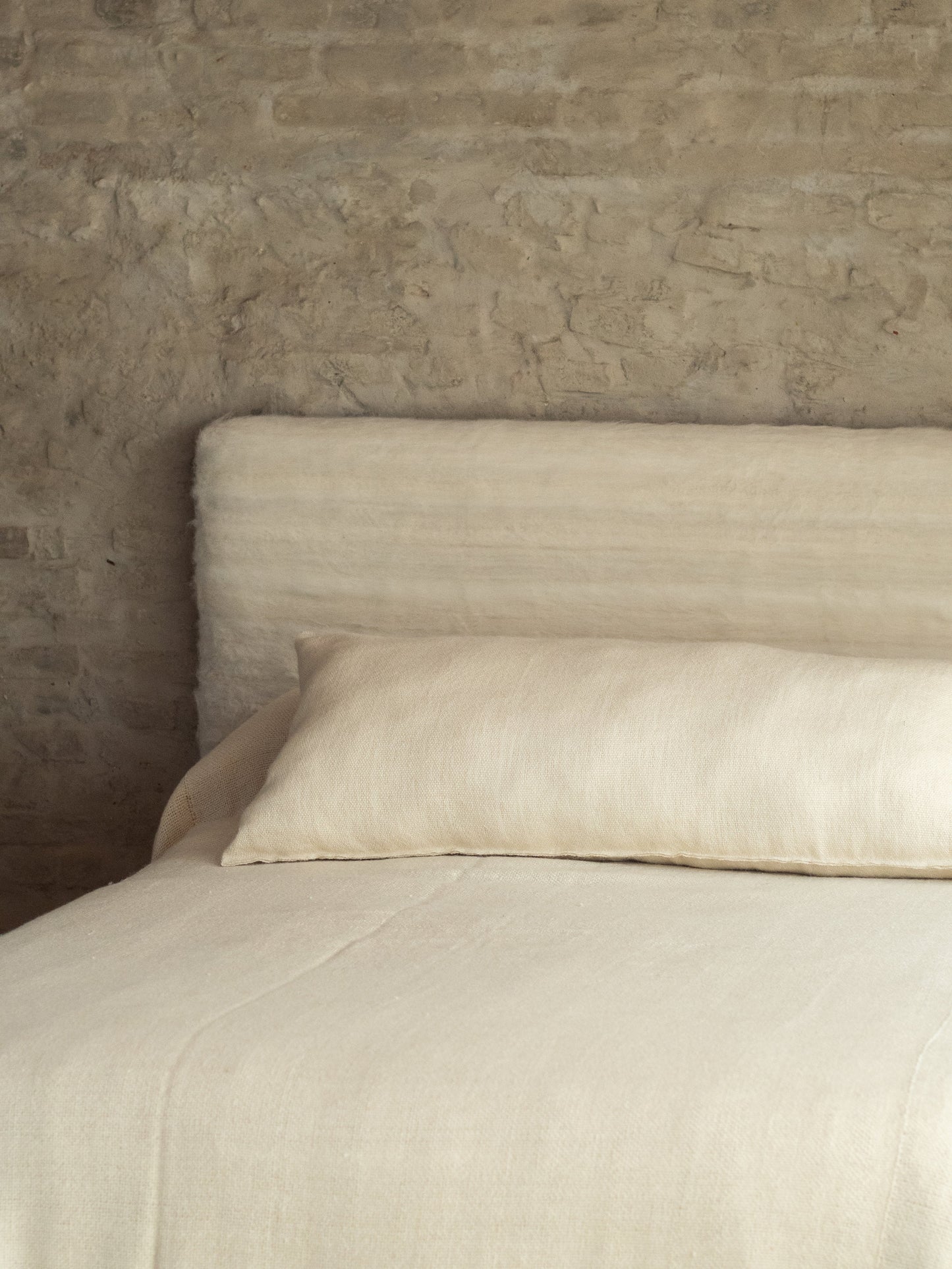 Otono Blanca Bed Quilt in Light Texture Quilts