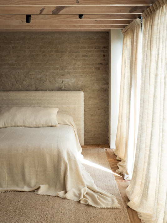 Otono Blanca Bed Quilt in Light Texture Quilts