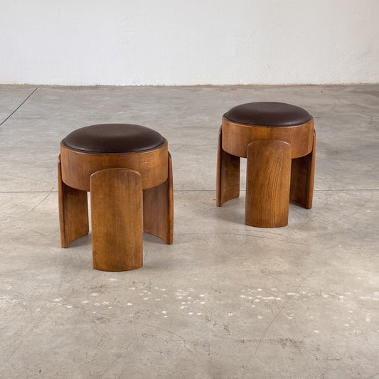 Pair of Sculptural Wooden Stools with Waxed Dark Brown Leather by Forme, Italy Stools