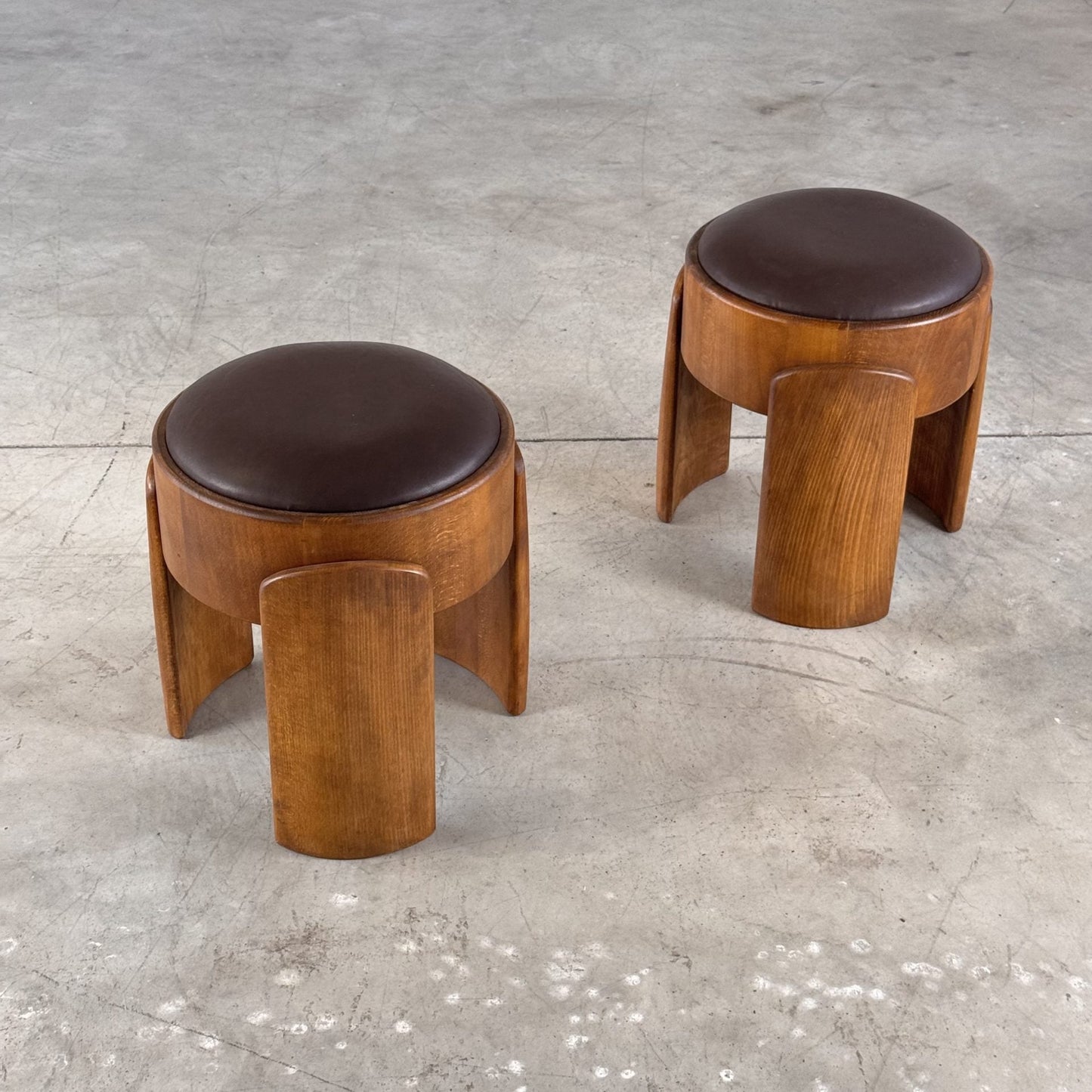Pair of Sculptural Wooden Stools with Waxed Dark Brown Leather by Forme, Italy Stools