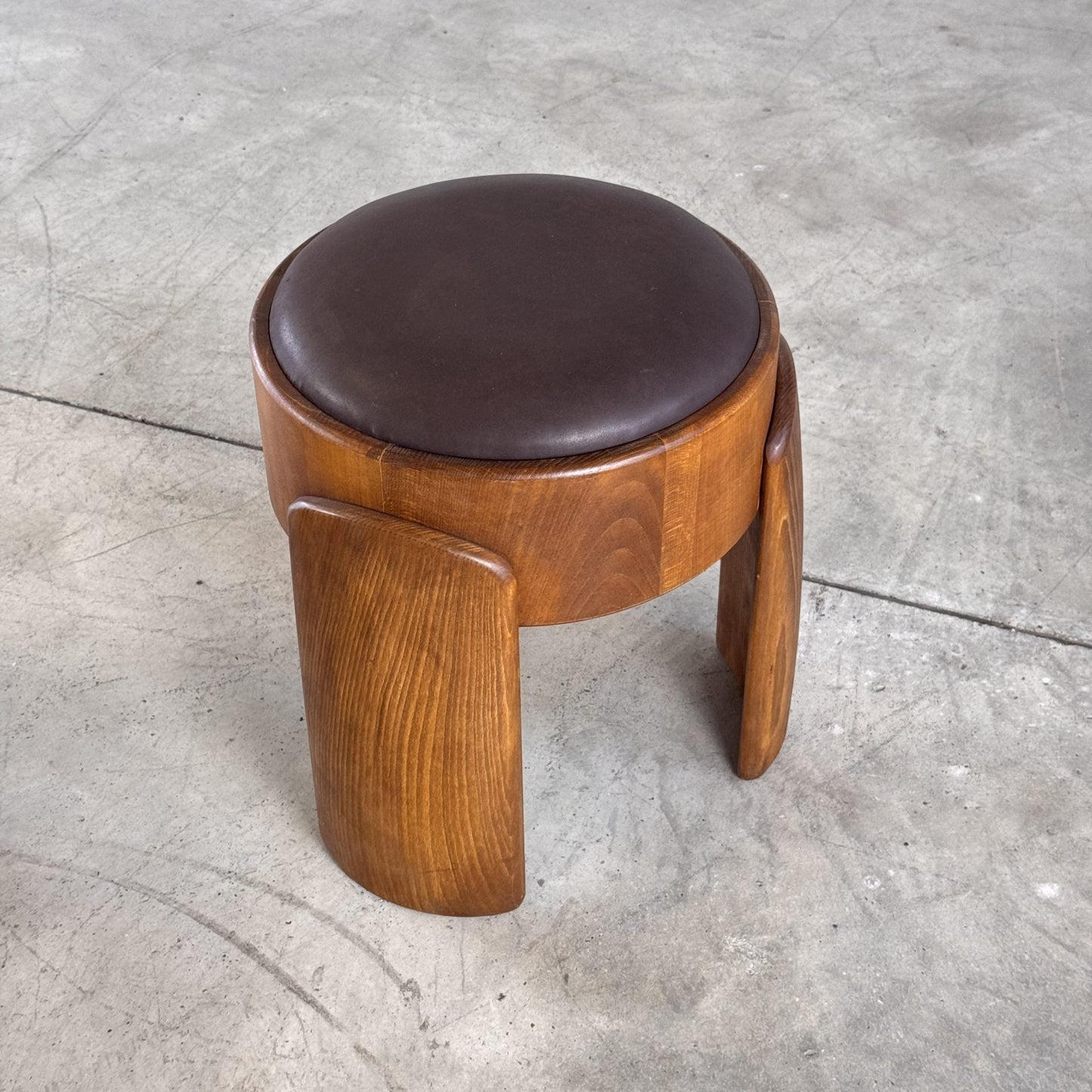 Pair of Sculptural Wooden Stools with Waxed Dark Brown Leather by Forme, Italy Stools