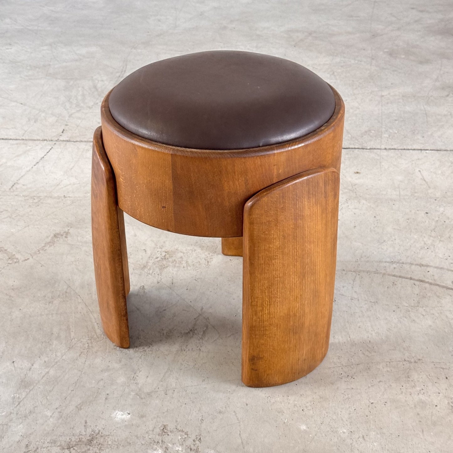 Pair of Sculptural Wooden Stools with Waxed Dark Brown Leather by Forme, Italy Stools