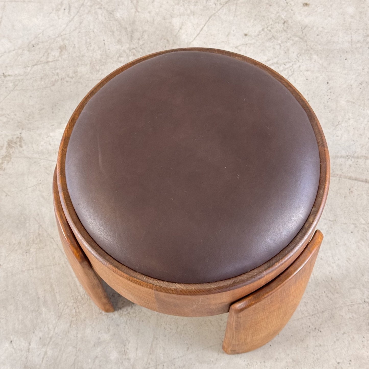 Pair of Sculptural Wooden Stools with Waxed Dark Brown Leather by Forme, Italy Stools