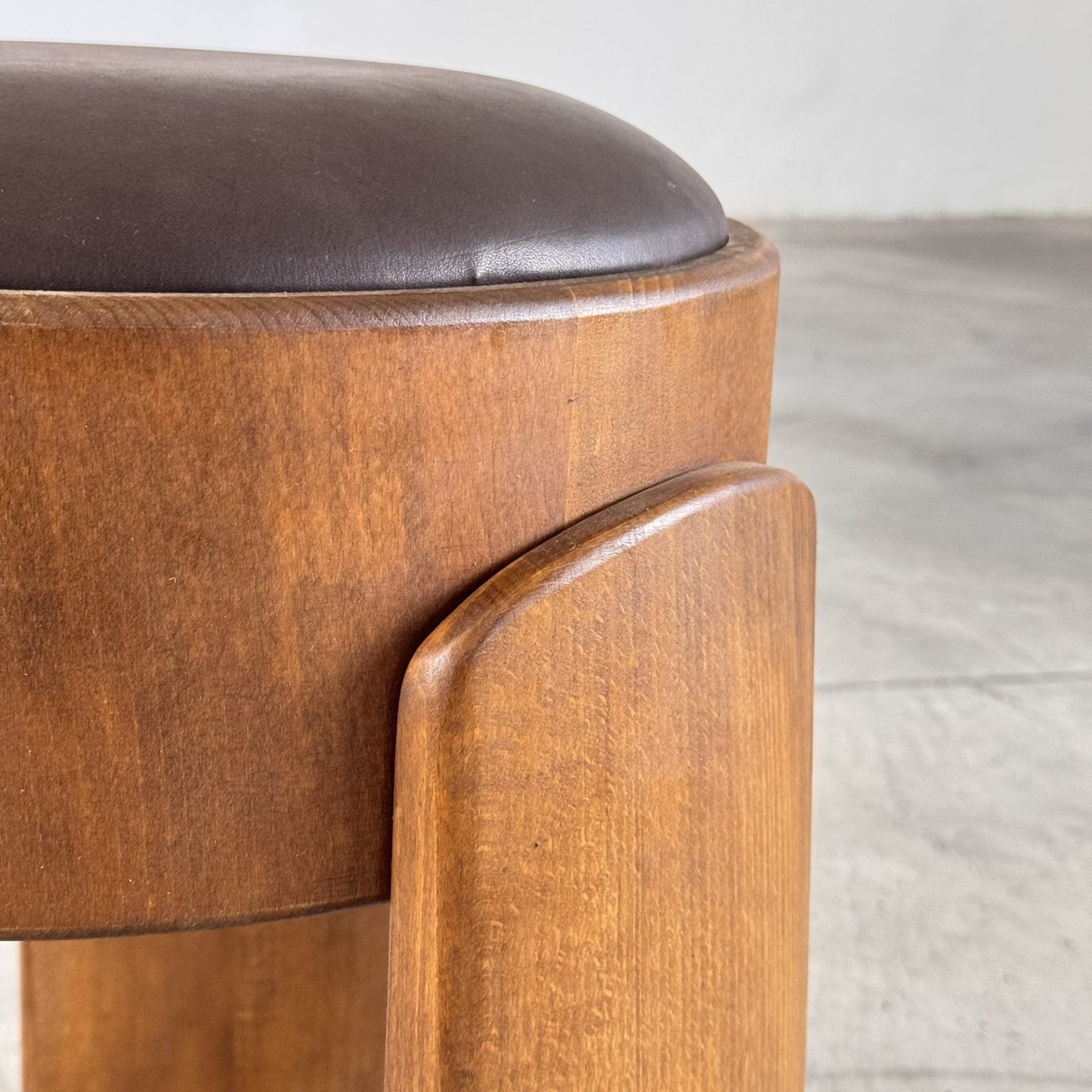 Pair of Sculptural Wooden Stools with Waxed Dark Brown Leather by Forme, Italy Stools