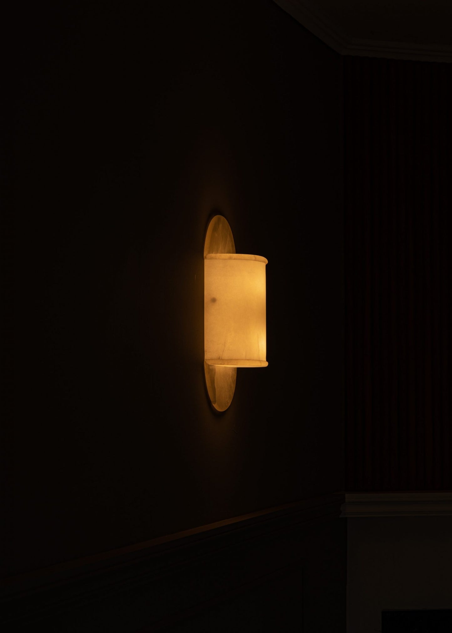 Pilolo Wall Light in White Alabaster by Simone & Marcel Sconces