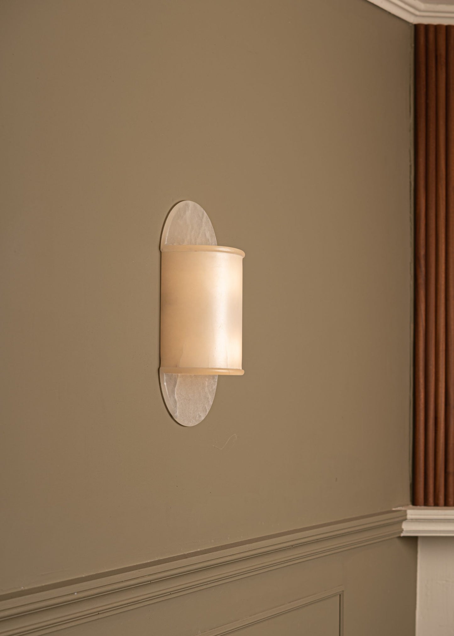 Pilolo Wall Light in White Alabaster by Simone & Marcel Sconces