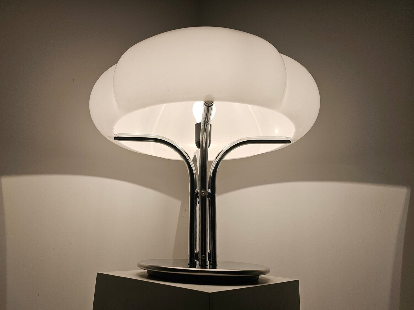 Quadrifoglio Table Lamp by Harvey Guzzini, 1970s Table Lamps