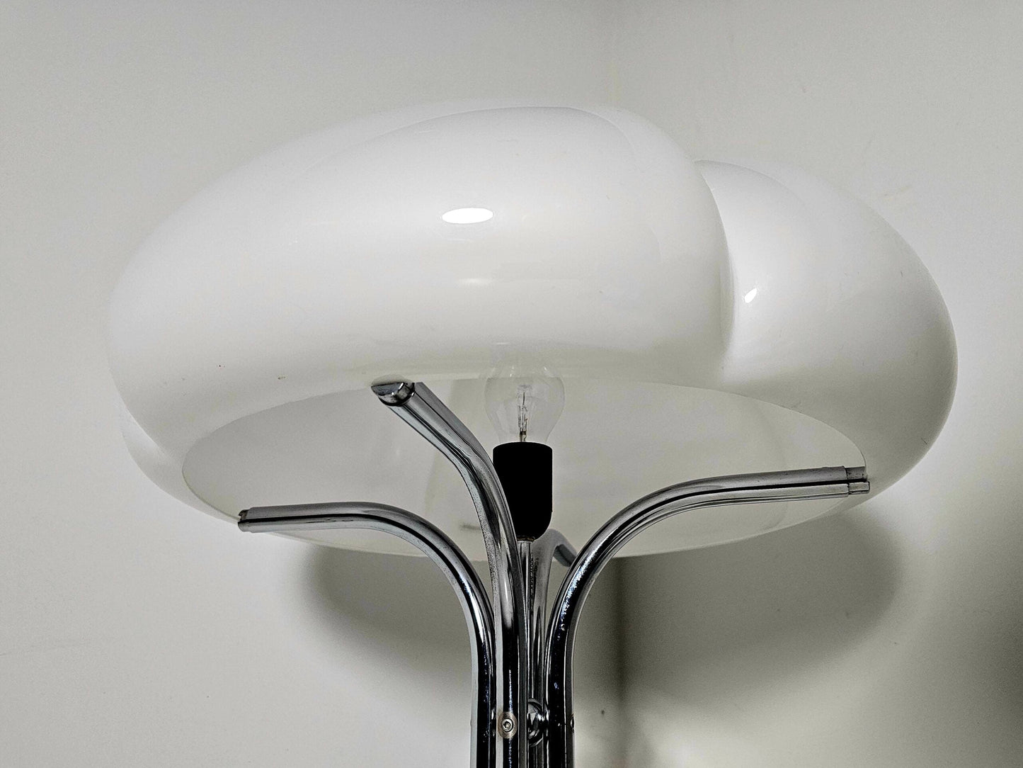 Quadrifoglio Table Lamp by Harvey Guzzini, 1970s Table Lamps