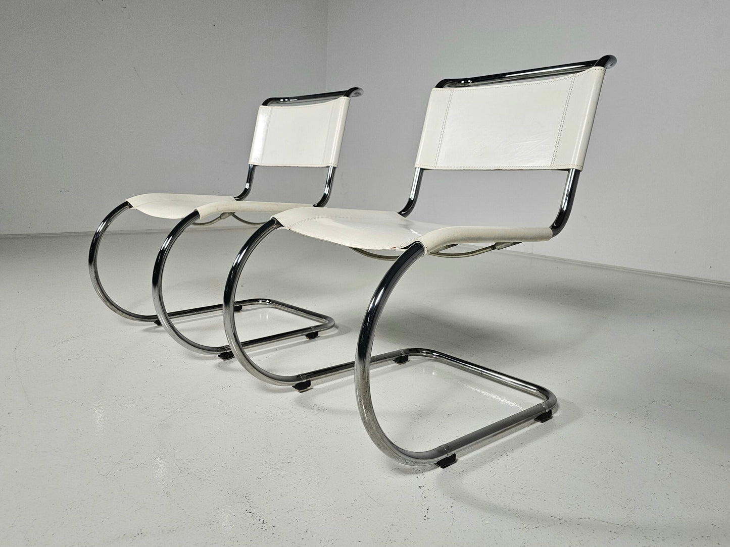 Set of 6 Mies Van Der Rohe MR10 White Cantilever Dining Chairs for Thonet, 1980s Dining Chairs