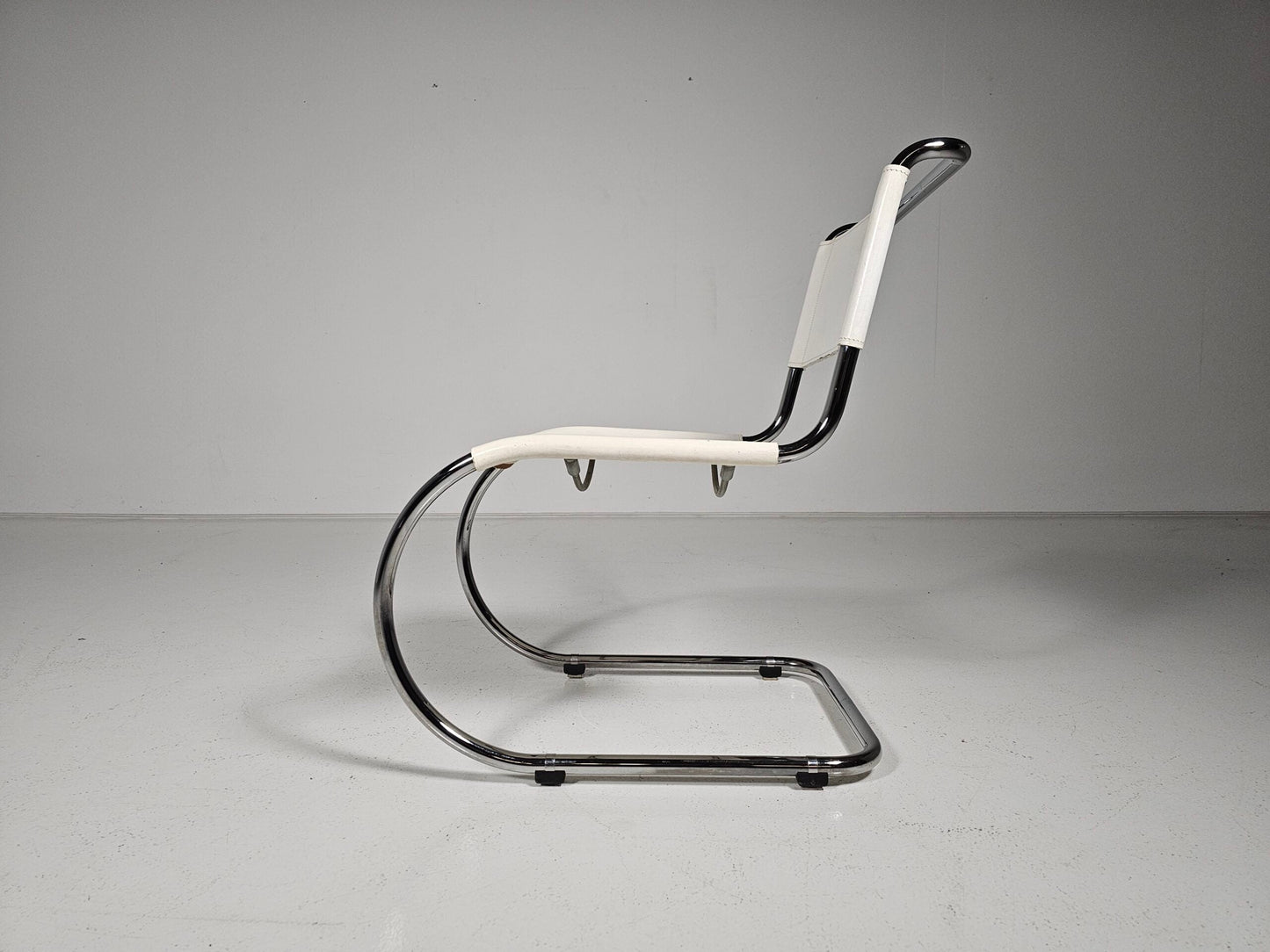 Set of 6 Mies Van Der Rohe MR10 White Cantilever Dining Chairs for Thonet, 1980s Dining Chairs