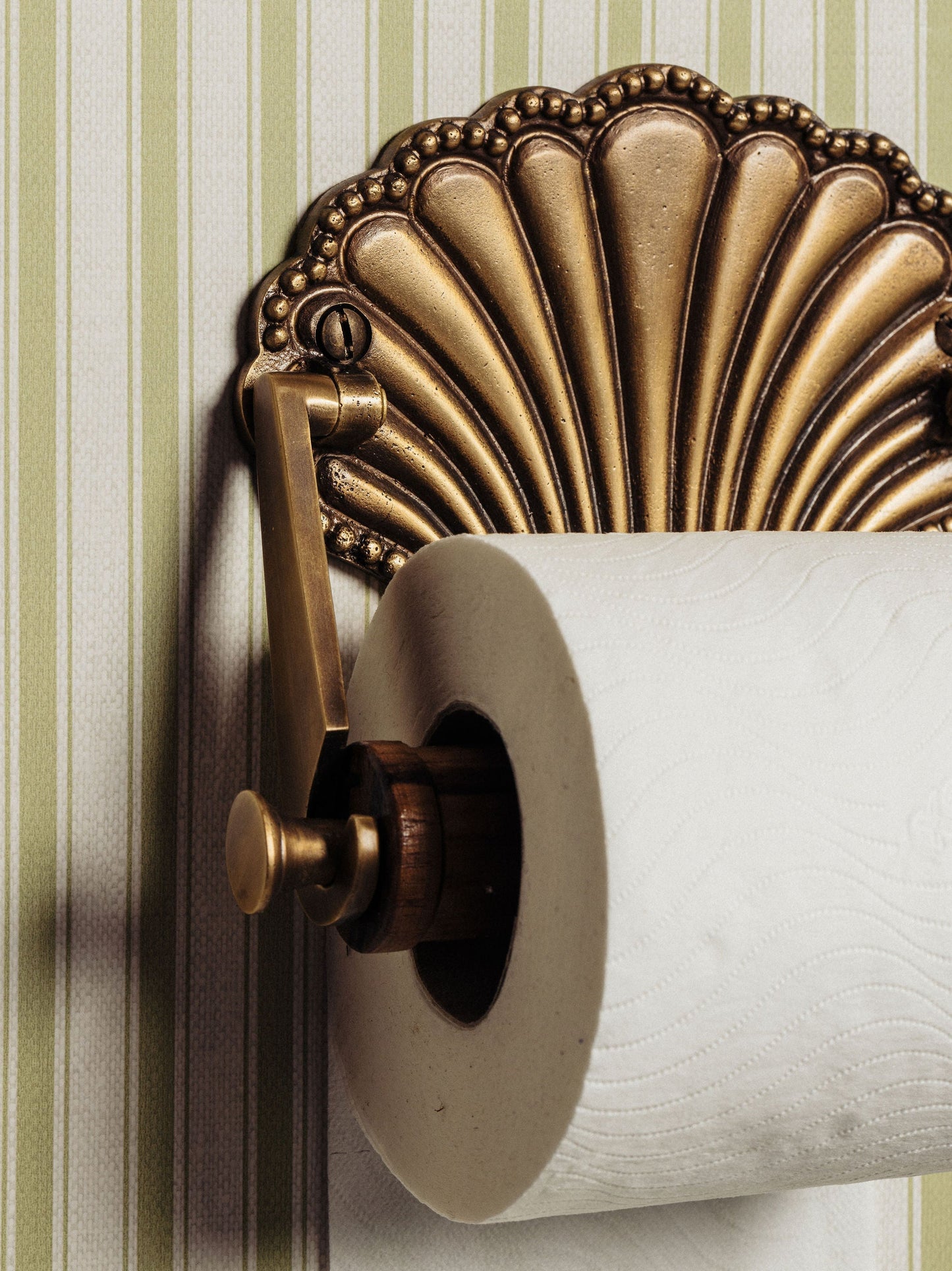 Shell Brass Toilet Roll Holder Hardware