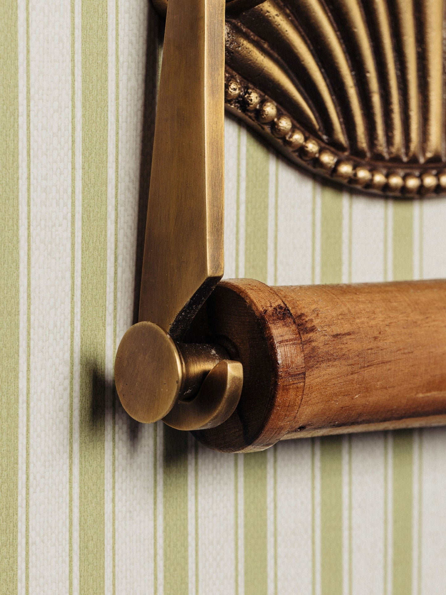 Shell Brass Toilet Roll Holder Hardware