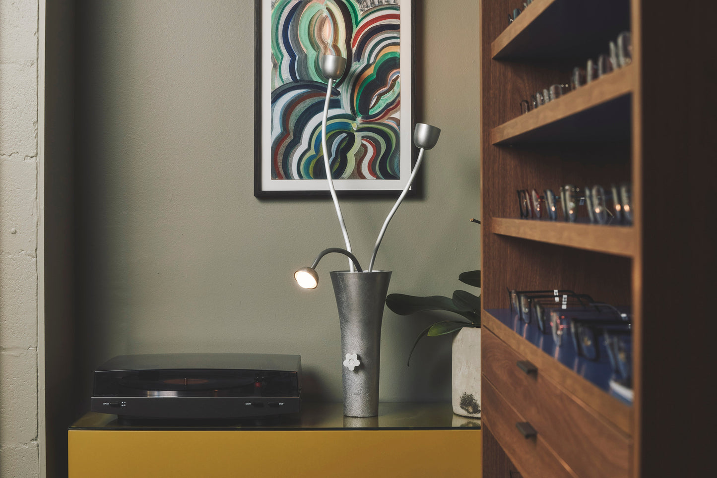 Three Flowers and a Vase Table Lamps
