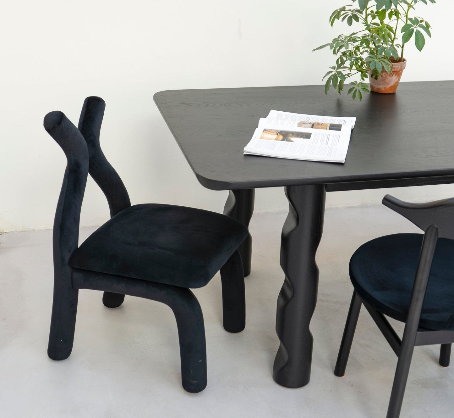 Wave Dining Table in Black Dining Tables