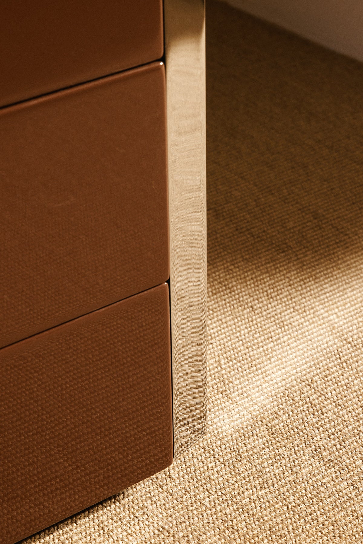 Luigi Caccia Dominioni MB3 commode in wood and metal, close-up of the metal side edge