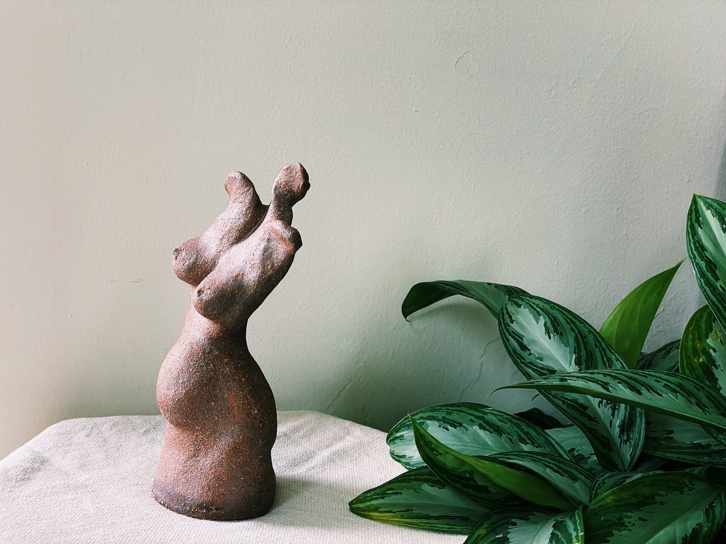 Lani Sculpture by Le Minou Studio Sculptures & Statues