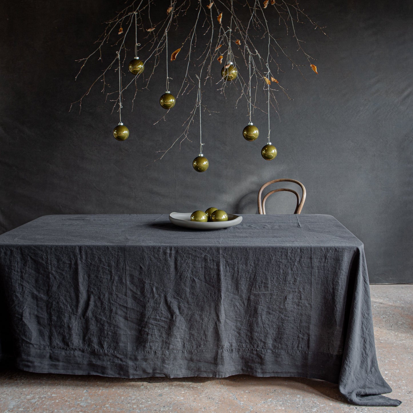 Linen Tablecloth w/ Large Border Decor Medium / Black