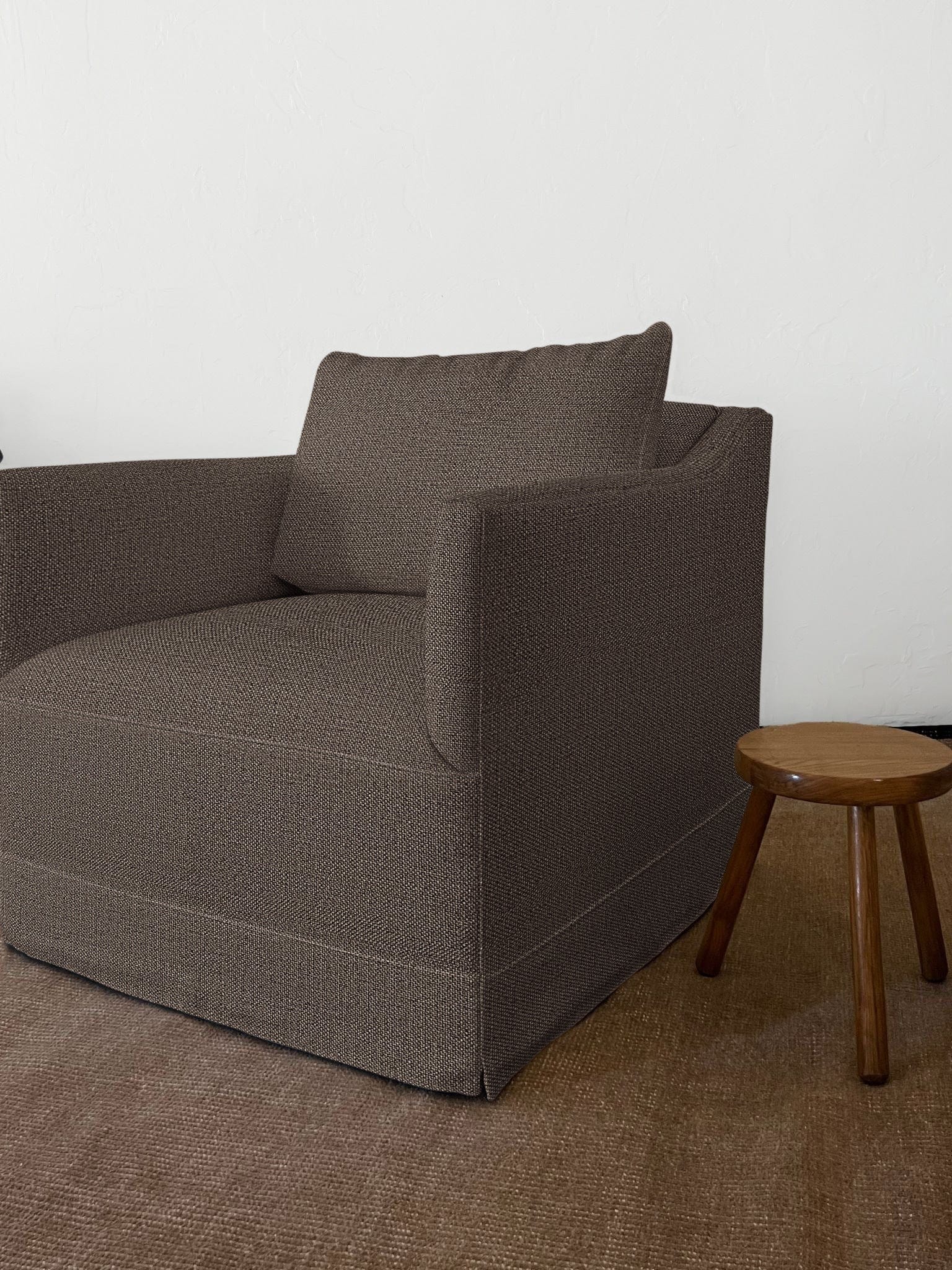 Noelle Linen Armchair Chairs Clove / Without Ottoman