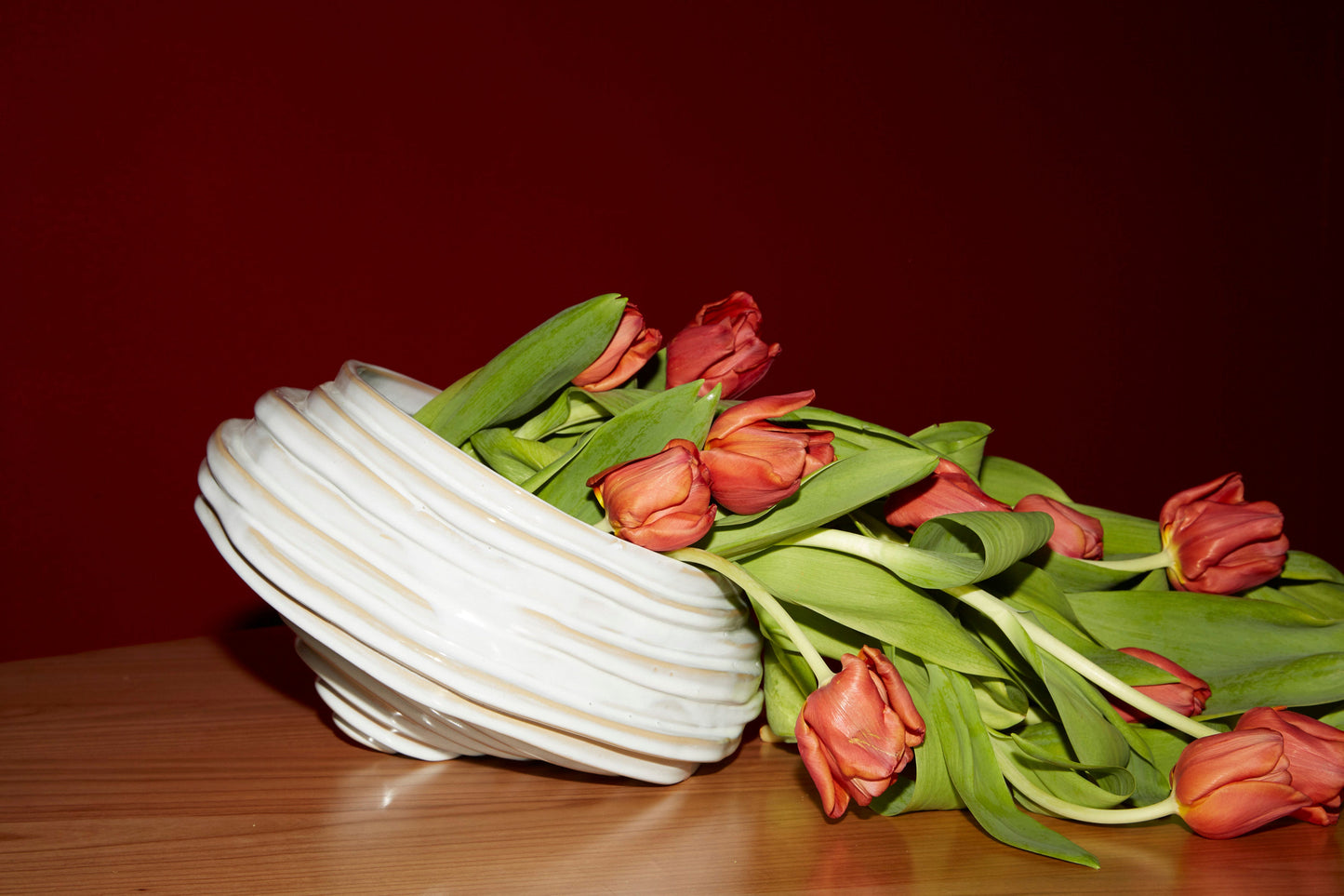 Alfonso Fruit Bowl in Shiny White Bowls