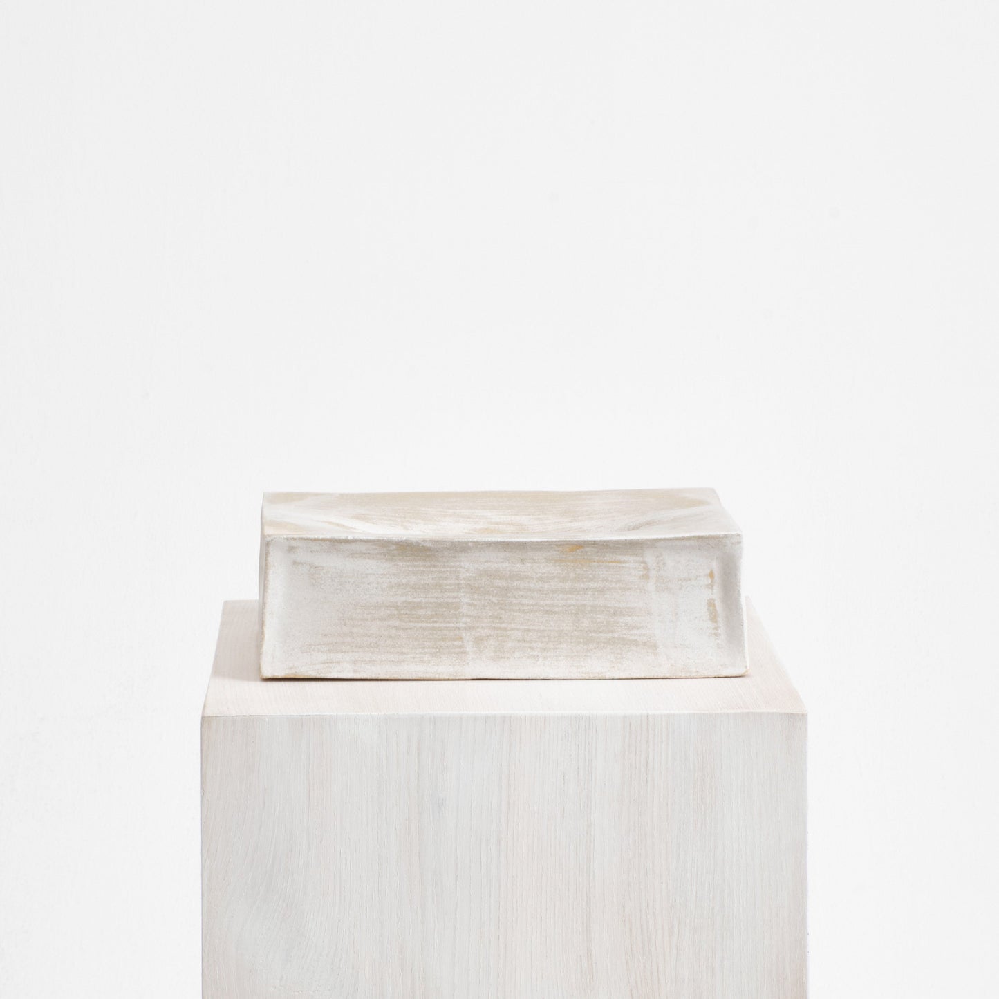 Ceramic Tissue Box in Brushed White Bath