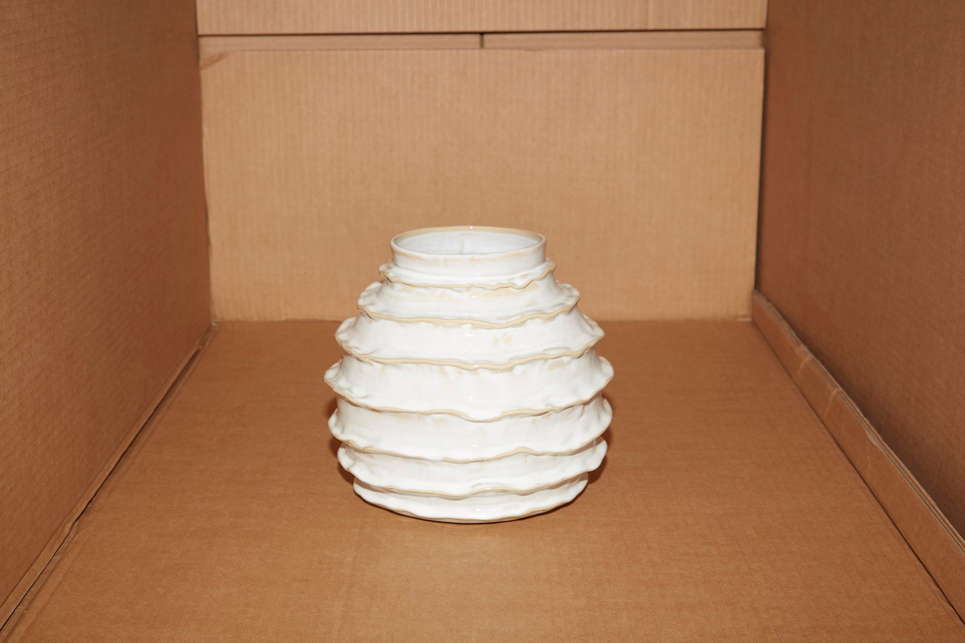 Holiday Vase in Shiny White Vases