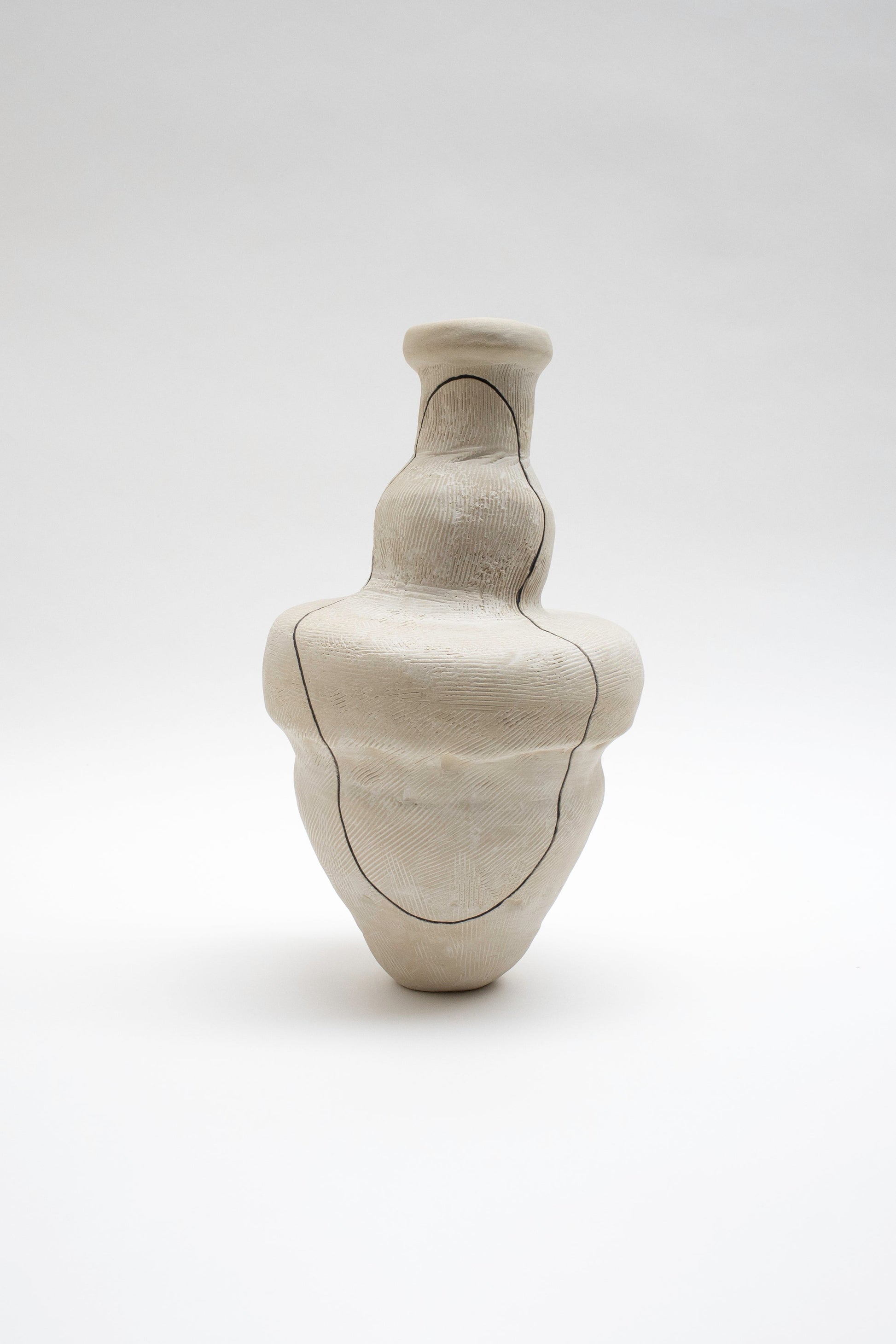 Kuro No. 5 by Egle Simkus Vases