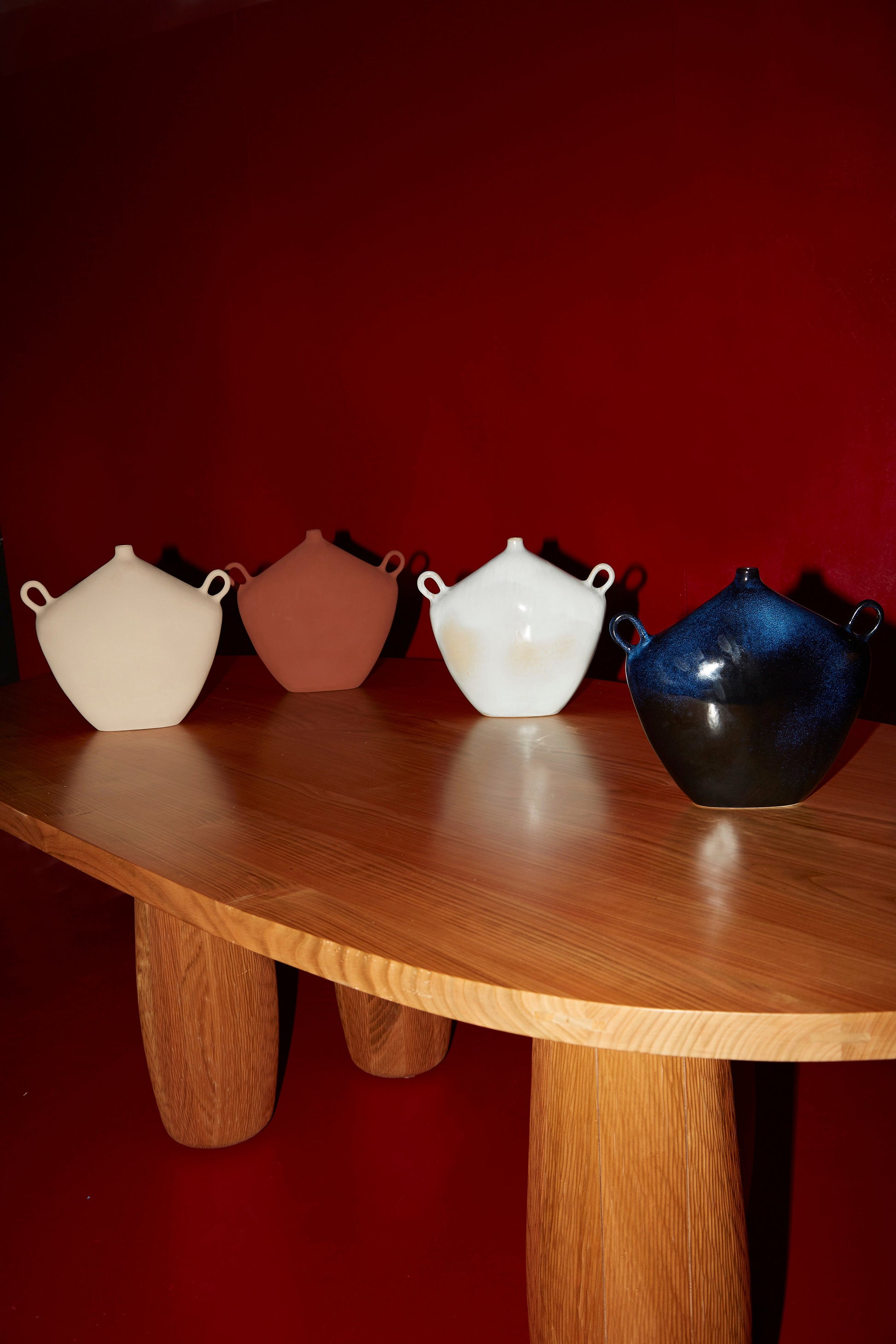 Maria Vessel in Whiny White Vases