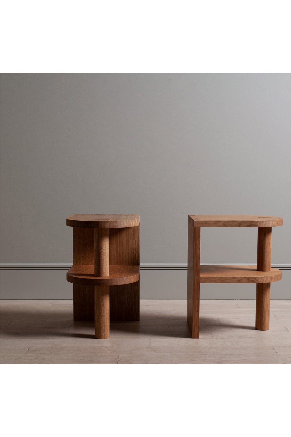 Oak Pillar Nightstand - Set of 2 Bedside Tables