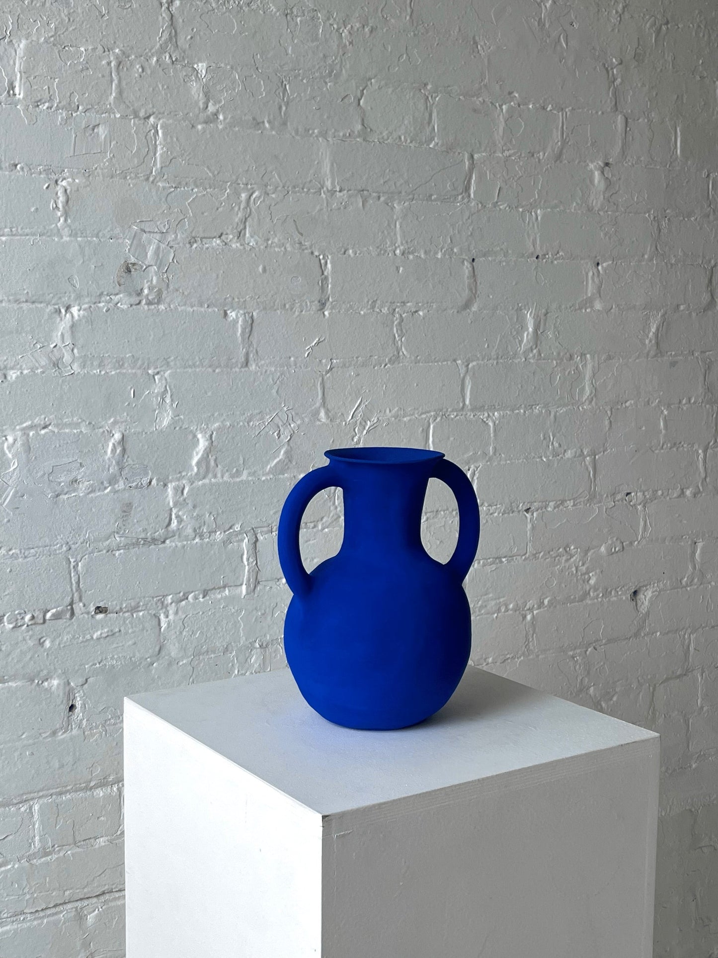 Round Amphora Vase Vases