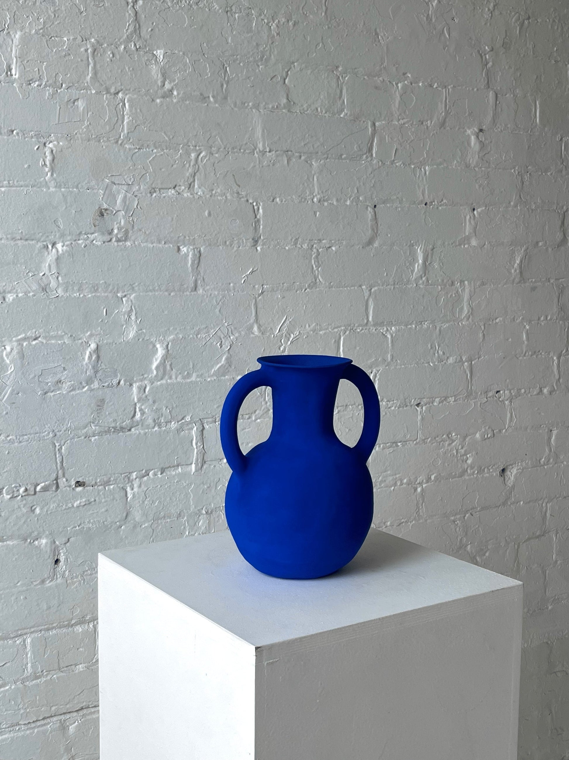 Round Amphora Vase Vases