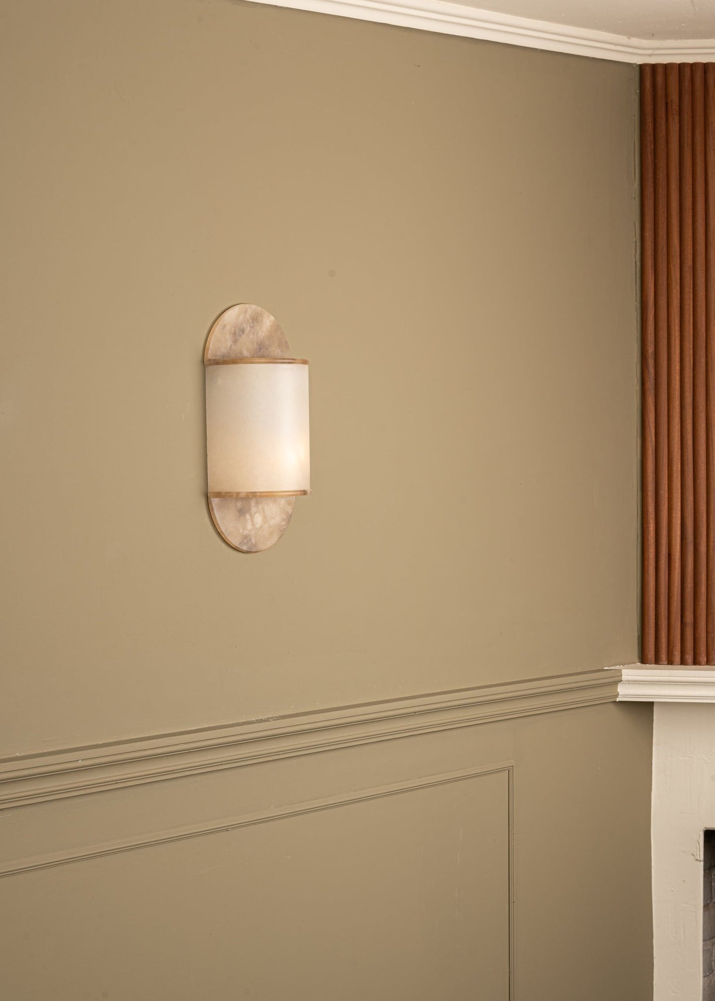 Pilolo Wall Light in Tobacco Alabaster by Simone & Marcel Sconces