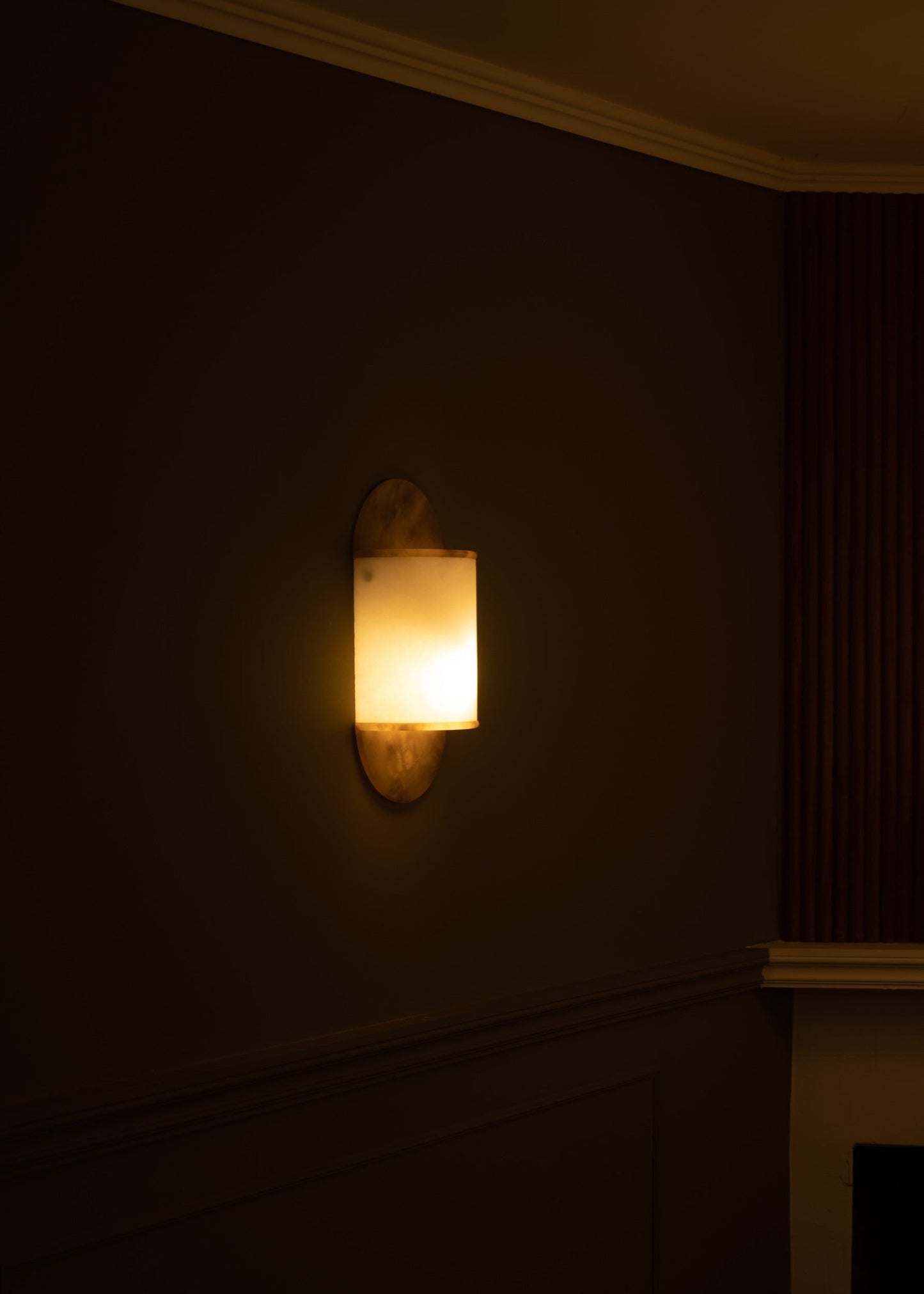 Pilolo Wall Light in Tobacco Alabaster by Simone & Marcel Sconces