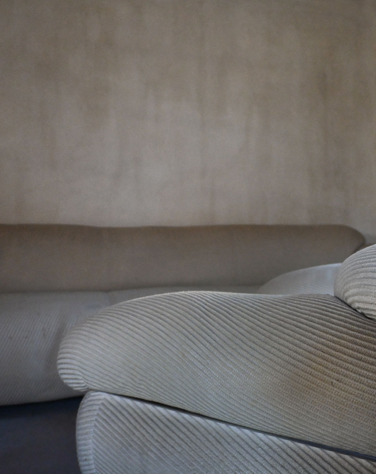 Gianfranco Frattini "Sesann" seating, detail of the seat and back cushions