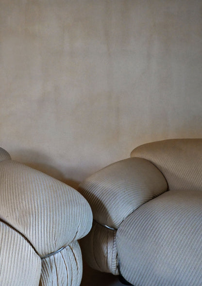 Gianfranco Frattini "Sesann" seating, the two armchairs seen from the front