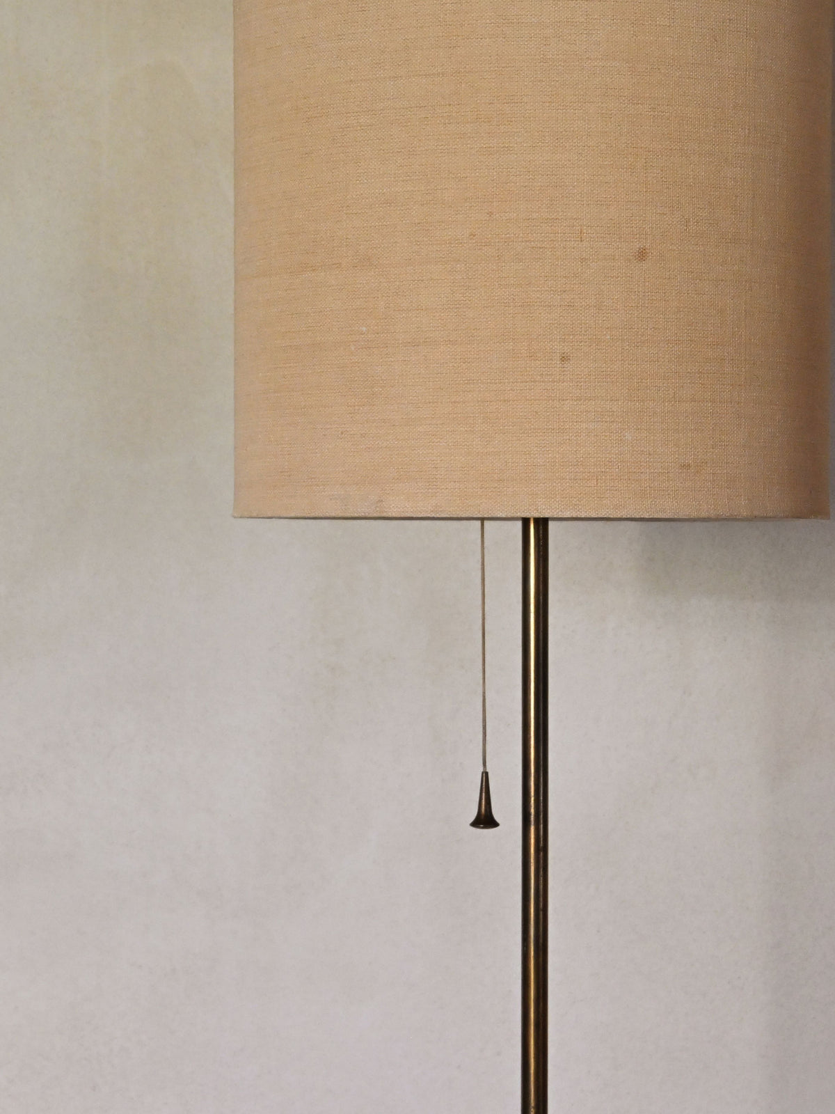 brass and fabric "Trottola" floor lamp, closer view of the shade and pull cord
