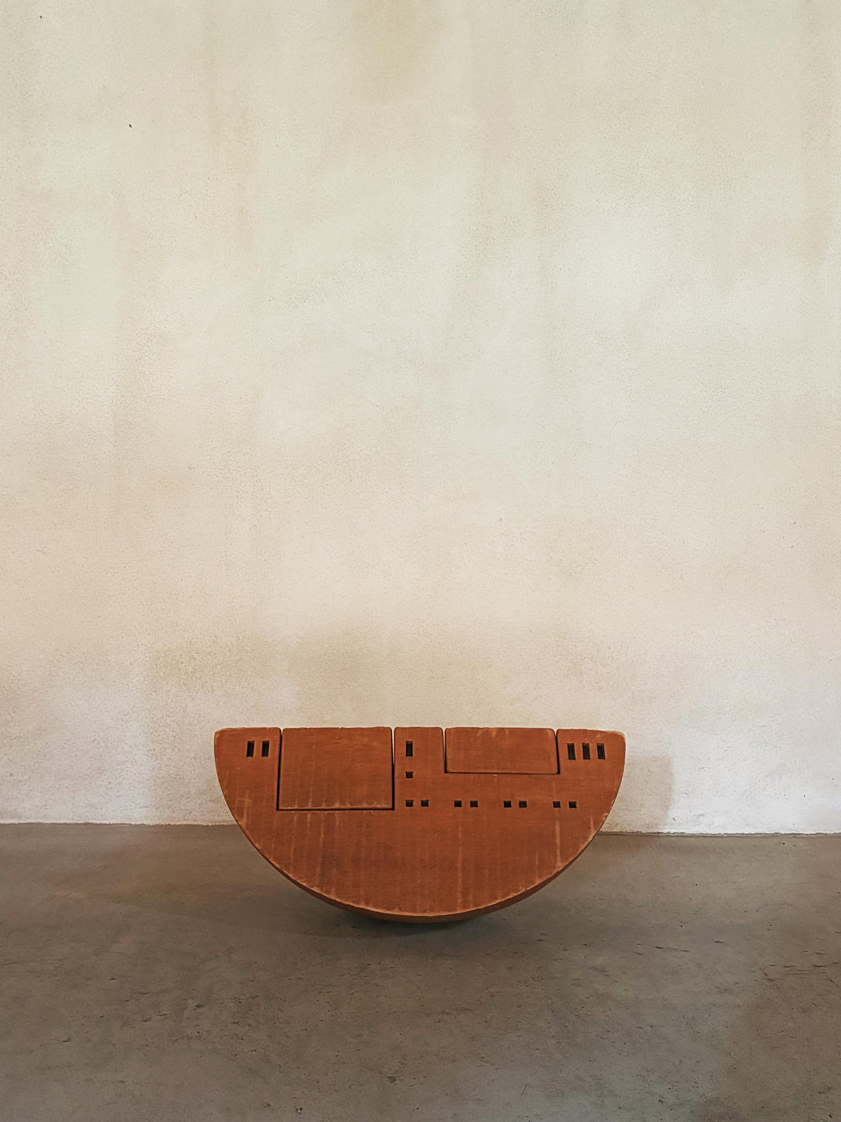 Giuseppe Rivadossi "Arca" sculptural box, full view of the carved wooden hull form, closed