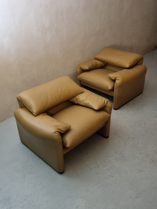 Maralunga Armchairs Designed by Vico Magistretti for Cassina, 1973 Chairs