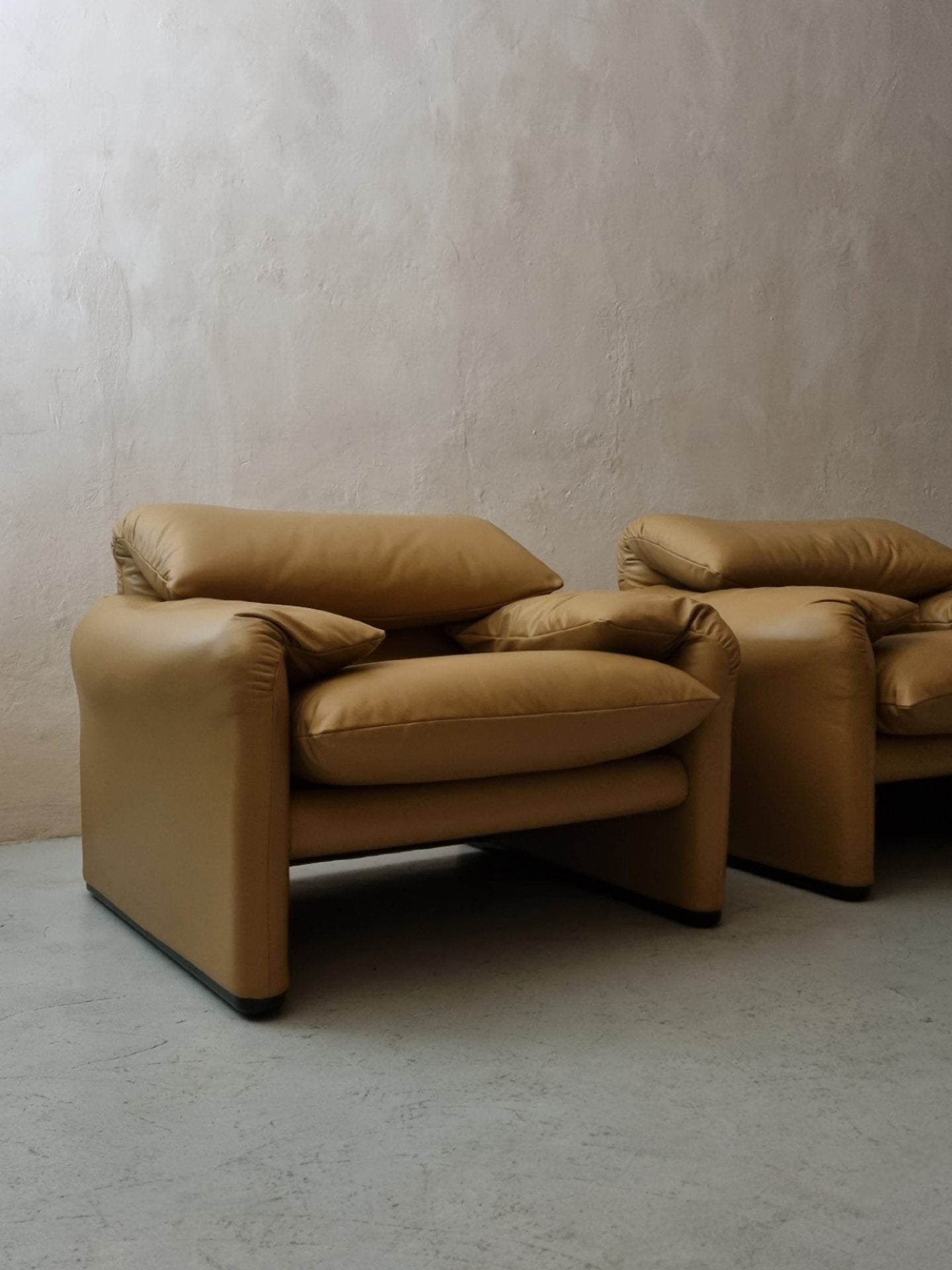 Maralunga Armchairs Designed by Vico Magistretti for Cassina, 1973 Chairs