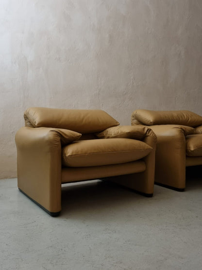 Maralunga Armchairs Designed by Vico Magistretti for Cassina, 1973 Chairs
